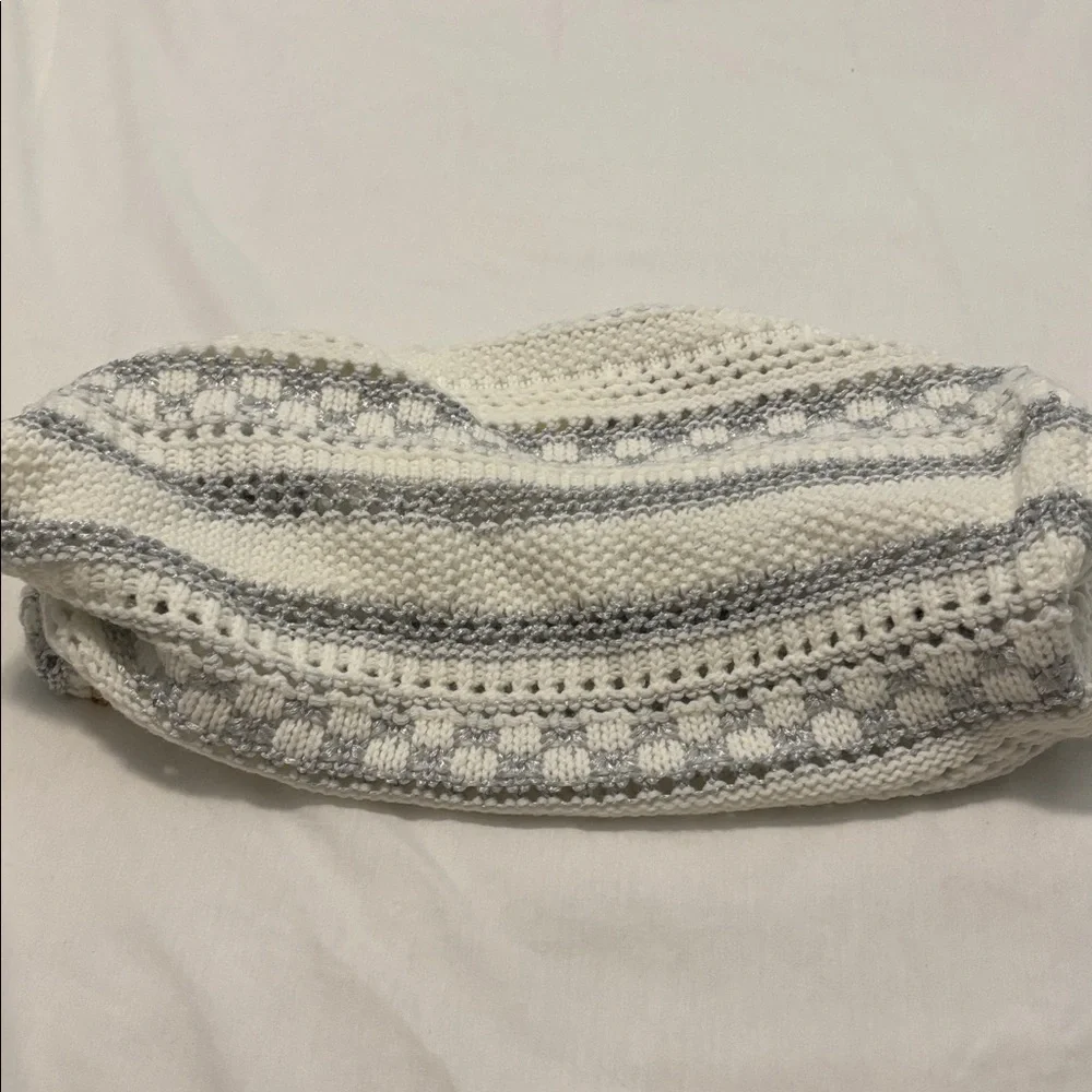 Laundry By Shelli Segal White and Silver fair isle Knit infinity neck Scarf NWT - Picture 2 of 11